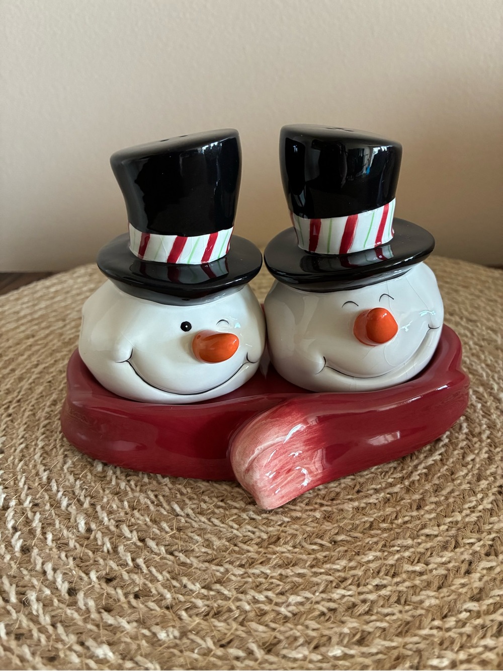 Holiday Snowman Salt and Pepper Shaker Set that Sits on a Scarf Tray